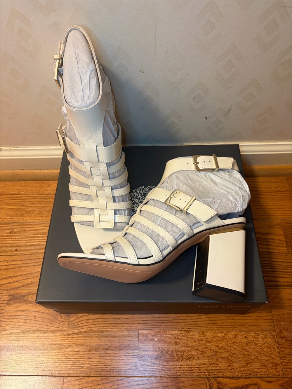 🆕Vince Camuto Off White Strappy Block Heel Sandals Sz9💟